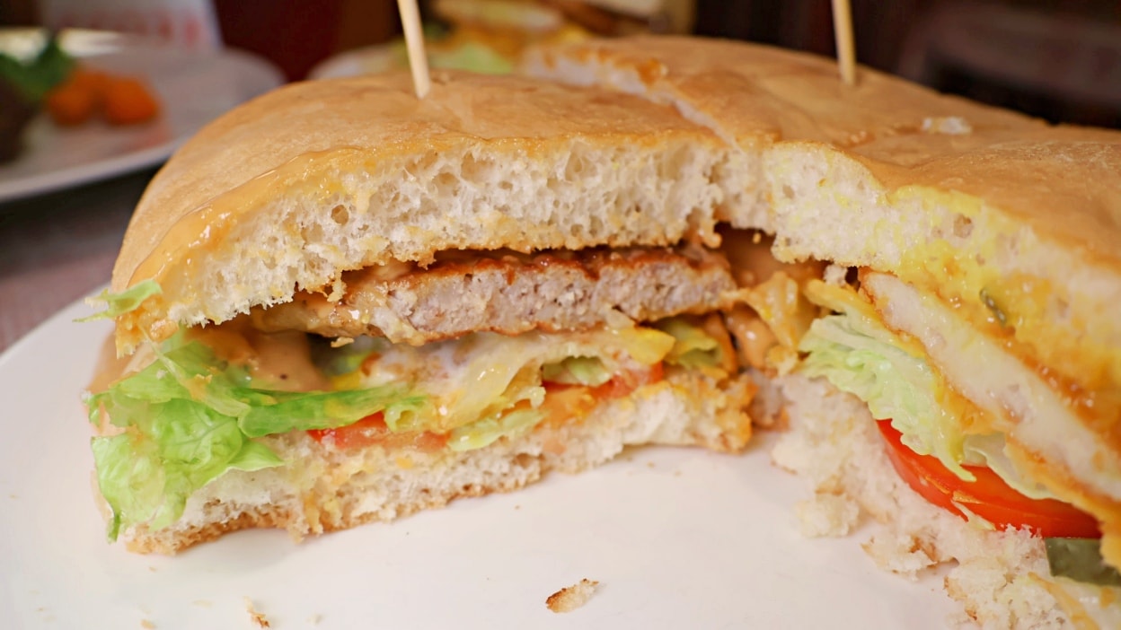 台北巨無霸漢堡|Huge Burger——士林夜市超過20公分的大漢堡,菜單豐富 - 第23張圖