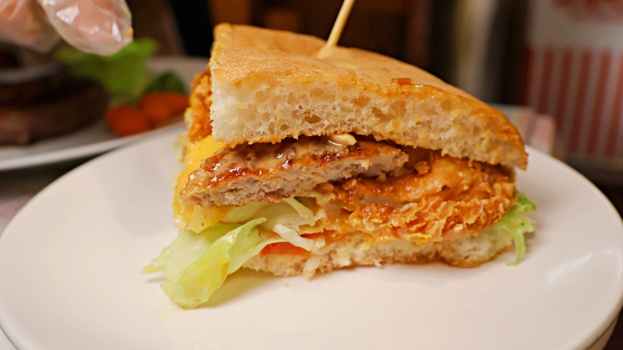 台北巨無霸漢堡|Huge Burger——士林夜市超過20公分的大漢堡,菜單豐富 - 第24張圖