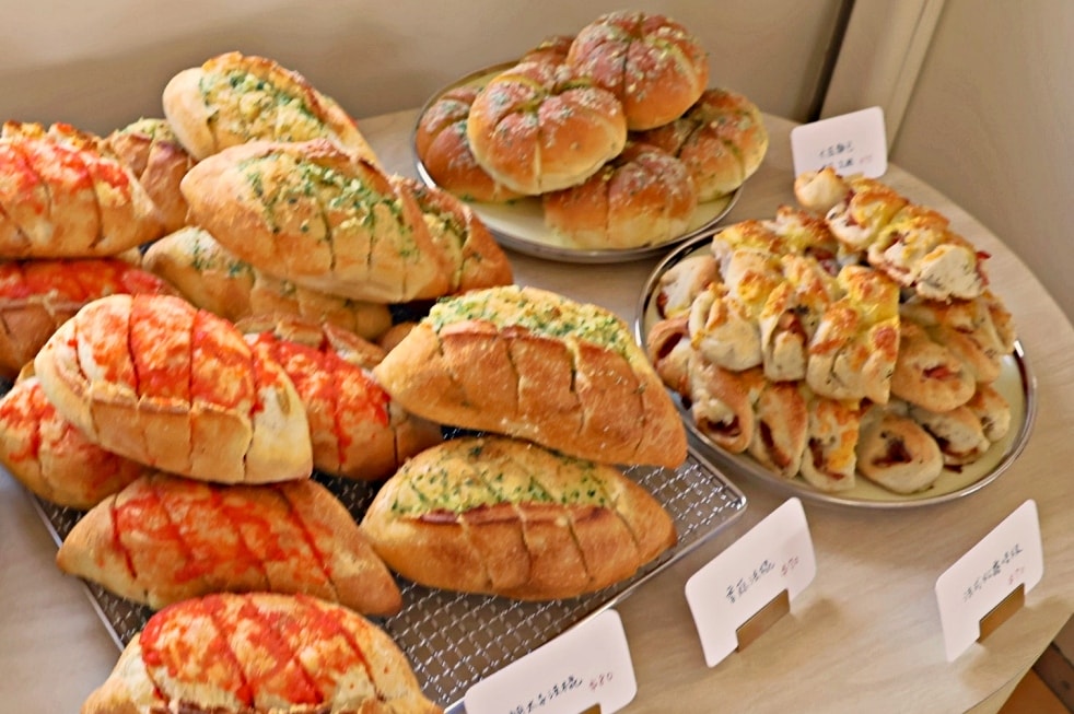 哈瑪星咖啡廳|厚里 Horli Baking 手撕包專賣店——高雄火車內麵包咖啡店真實評論,始於顏值,忠於才華 - 第11張圖