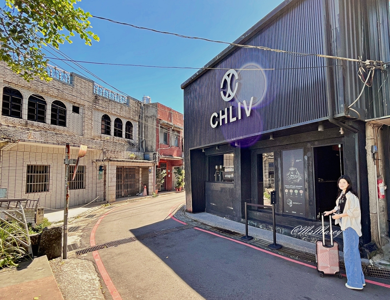 CHLIV – Jiufen store|九份景觀咖啡廳,山城黑色美學 x 無敵海景 x 冠軍拉花 - 第4張圖