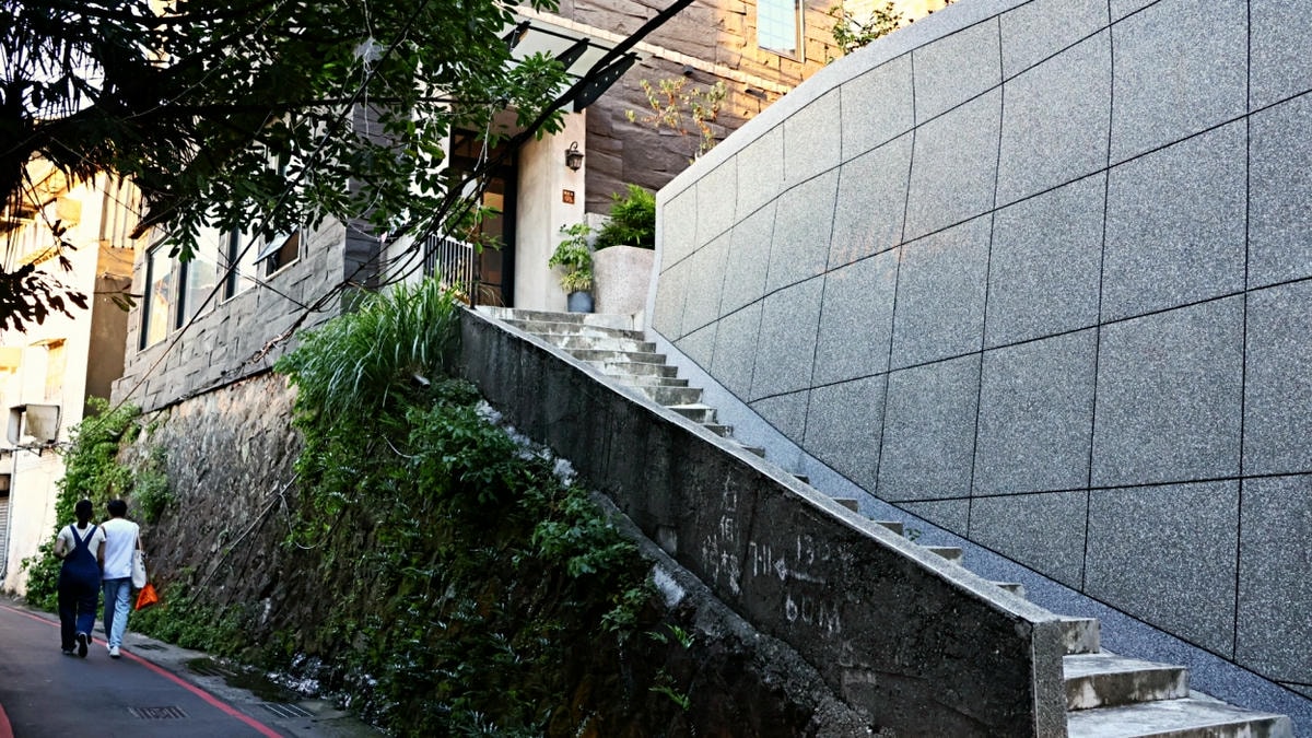九份住宿|95行館——九份老街內能眺望海景的民宿,嶄新舒適 - 第2張圖