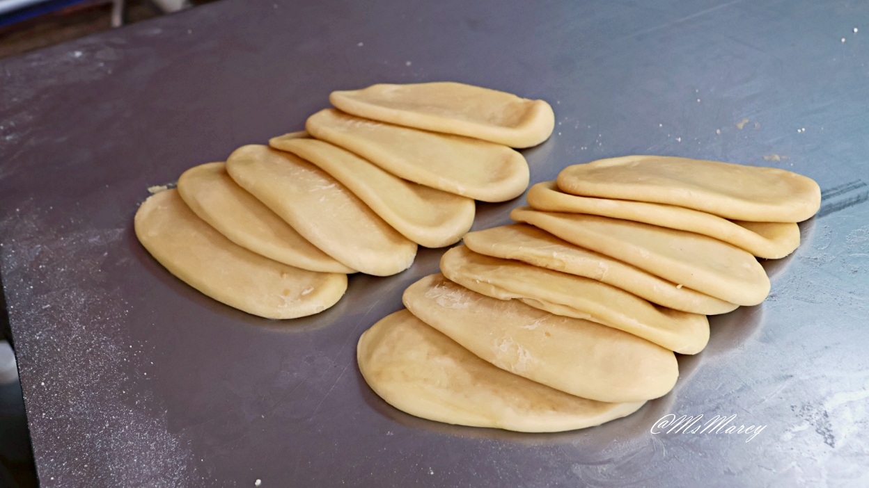 拱天宮小吃|白沙屯柯斎牛舌餅:古法製作傳統風味,媽祖廟必買伴手禮 - 第3張圖