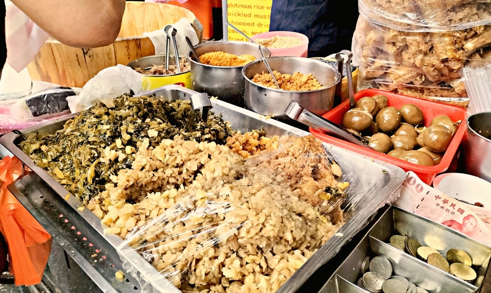 台北車站小吃|飯糰霸:時時排隊的巨無霸飯糰,俗夠大碗 - 第7張圖