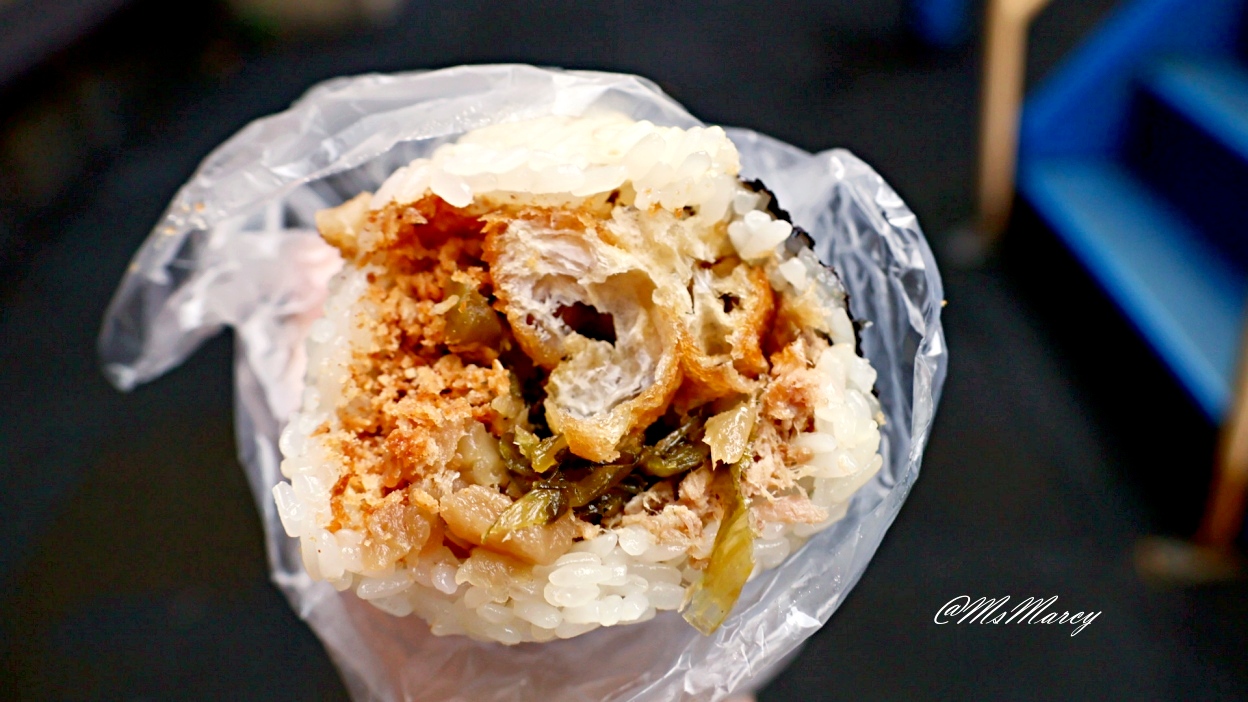 台北車站小吃|飯糰霸:時時排隊的巨無霸飯糰,俗夠大碗 - 第11張圖