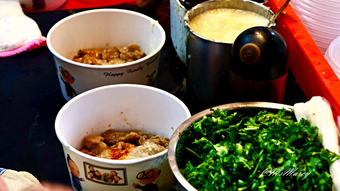 民權西路站美食|麵線傳奇:時時排隊的台北麵線,料多味美 - 第16張圖