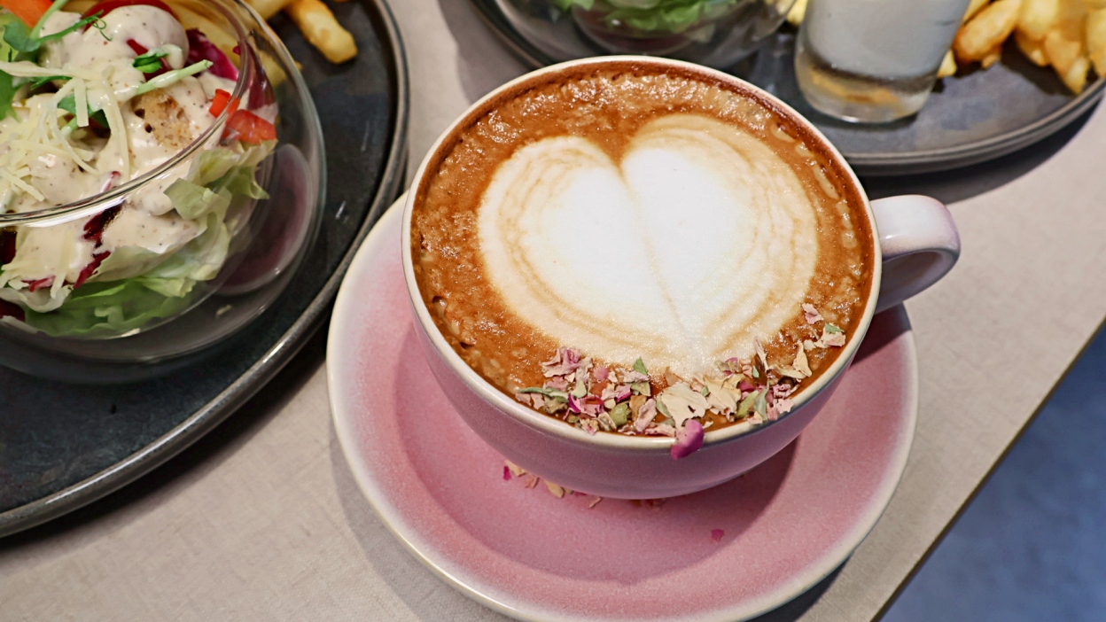 東區早午餐推薦|At.First More早寓仁愛店:菜單超豐富的人氣忠孝敦化網美餐廳 - 第33張圖 東區早午餐推薦|At.First More早寓仁愛店:菜單超豐富的人氣忠孝敦化網美餐廳