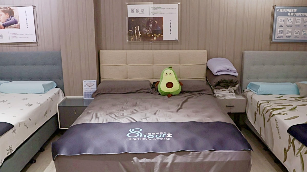 新北床墊推薦｜八鐘頭睡眠名床新莊門市：台灣製無毒水性膠&中鋼獨立筒，真材實料工廠直營