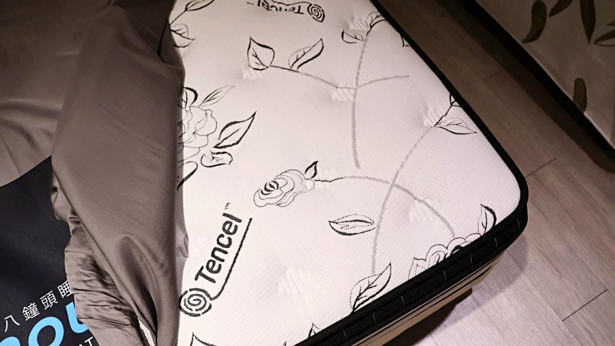 新北床墊推薦｜八鐘頭睡眠名床新莊門市：台灣製無毒水性膠&中鋼獨立筒，真材實料工廠直營