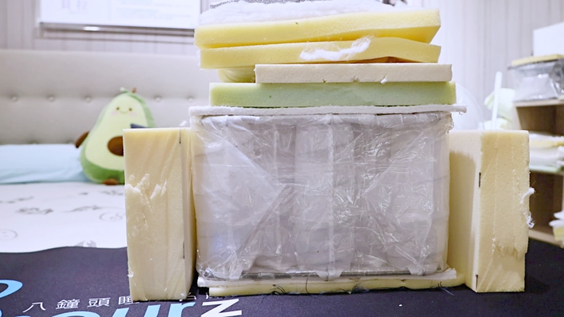 新北床墊推薦｜八鐘頭睡眠名床新莊門市：台灣製無毒水性膠&中鋼獨立筒，真材實料工廠直營