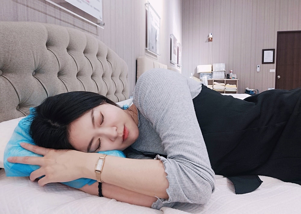 新北床墊推薦｜八鐘頭睡眠名床新莊門市：台灣製無毒水性膠&中鋼獨立筒，真材實料工廠直營