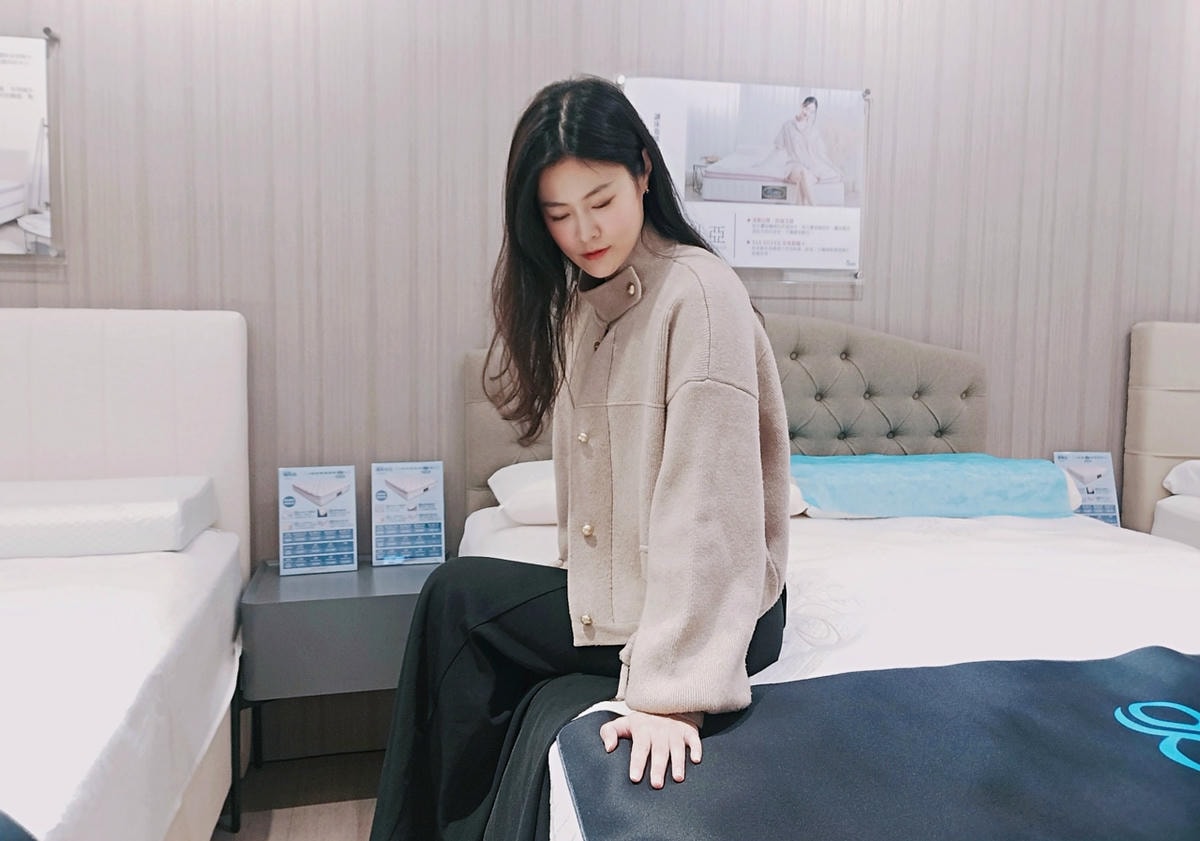 新北床墊推薦｜八鐘頭睡眠名床新莊門市：台灣製無毒水性膠&中鋼獨立筒，真材實料工廠直營