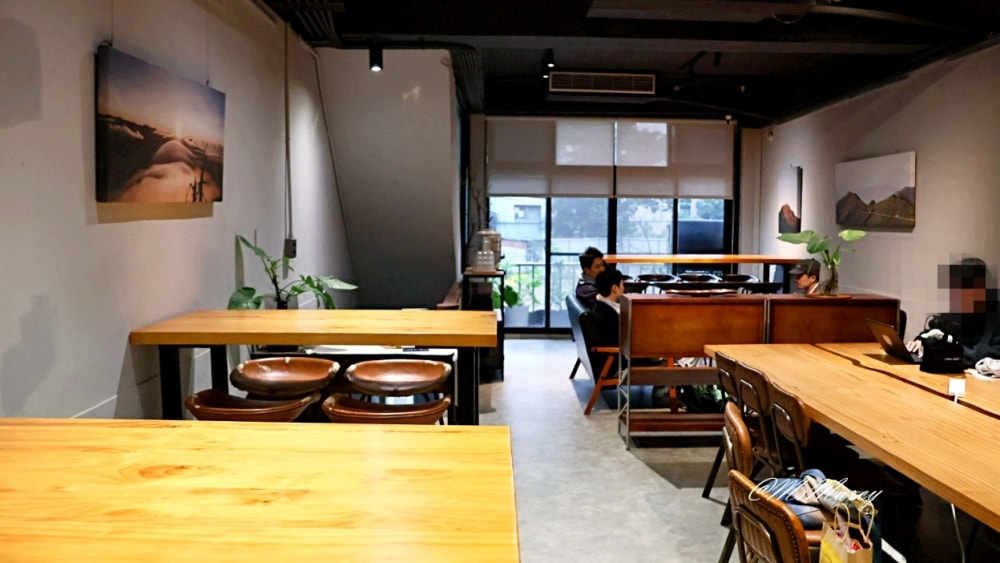 長春路咖啡廳｜KONZY KAVA評論：滿250的不限時咖啡廳，低調好空間