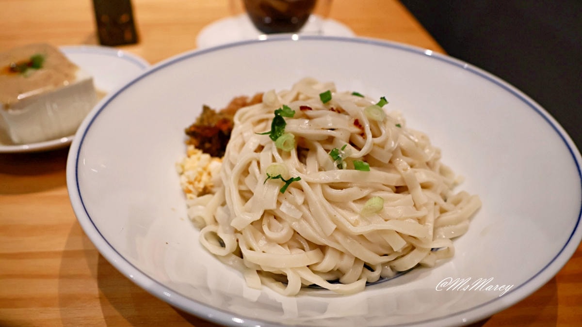 長春路咖啡廳｜KONZY KAVA評論：滿250的不限時咖啡廳，低調好空間