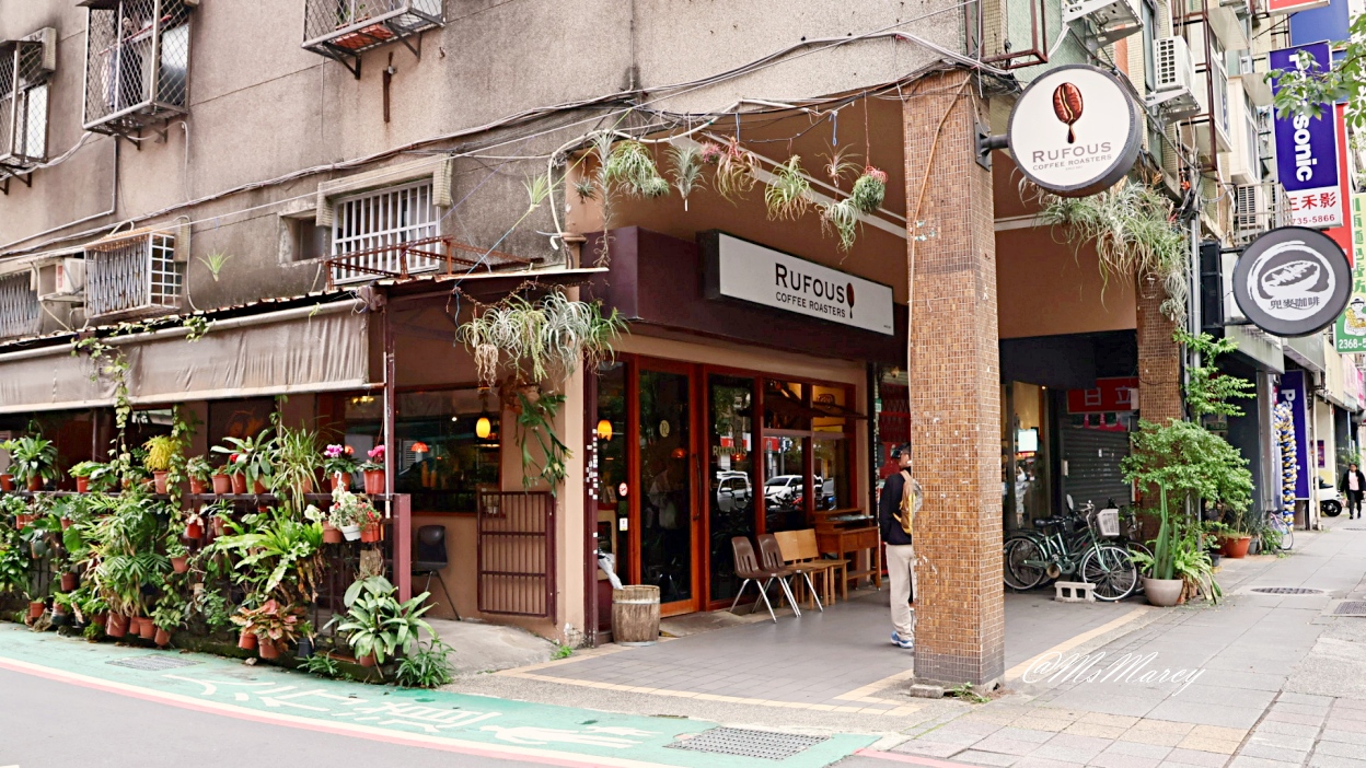 科技大樓咖啡廳｜RUFOUS COFFEE ROASTERS：入選世界百大咖啡館的復古咖啡店