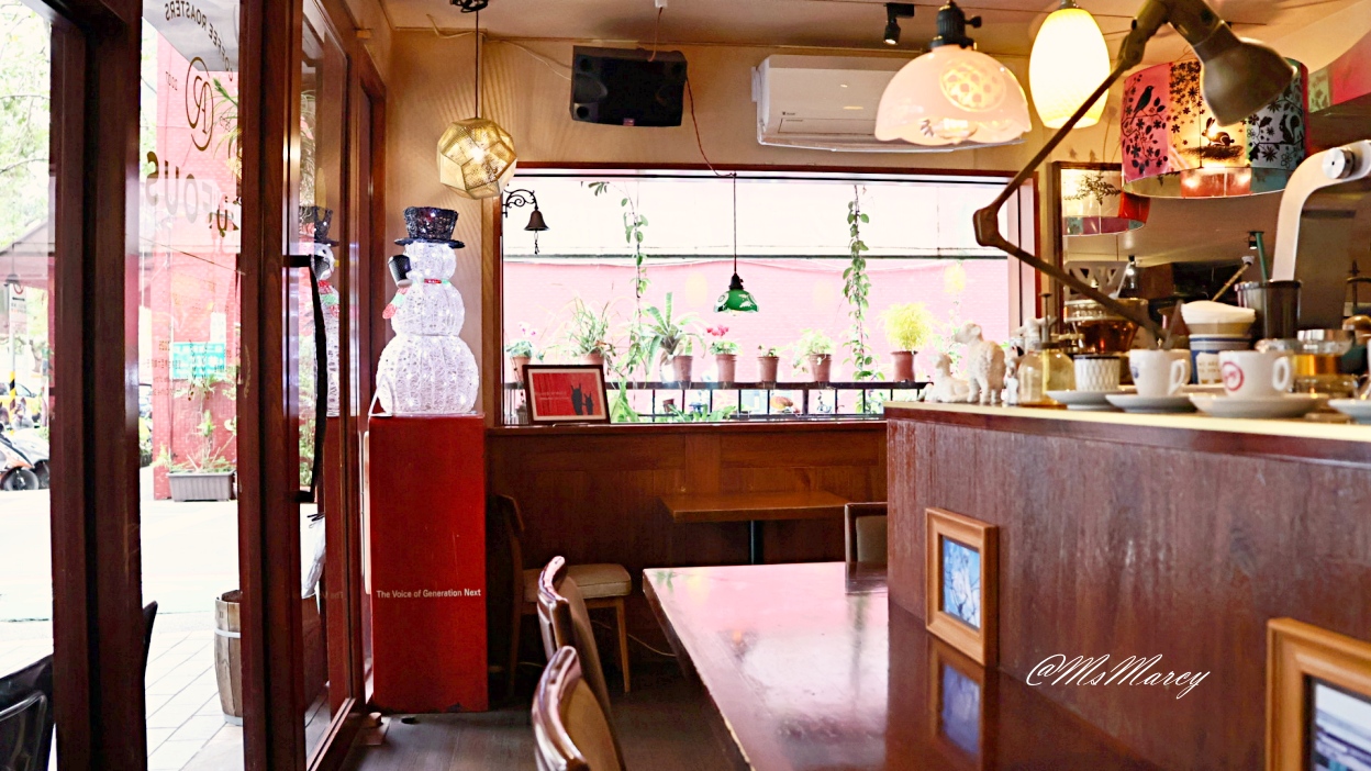 科技大樓咖啡廳｜RUFOUS COFFEE ROASTERS：入選世界百大咖啡館的復古咖啡店