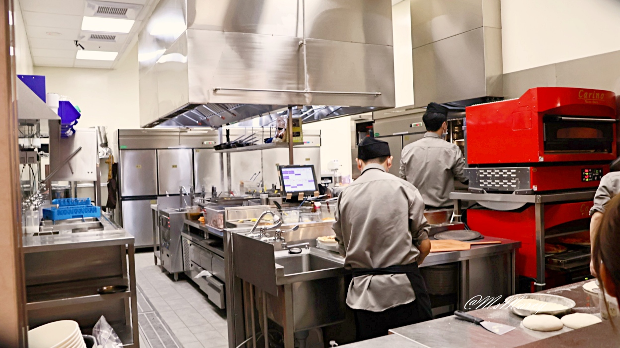 南港Pizza推薦｜BANCO棒可窯烤PIZZA 自製生麵南港Lalaport：必訂位國際冠軍披薩