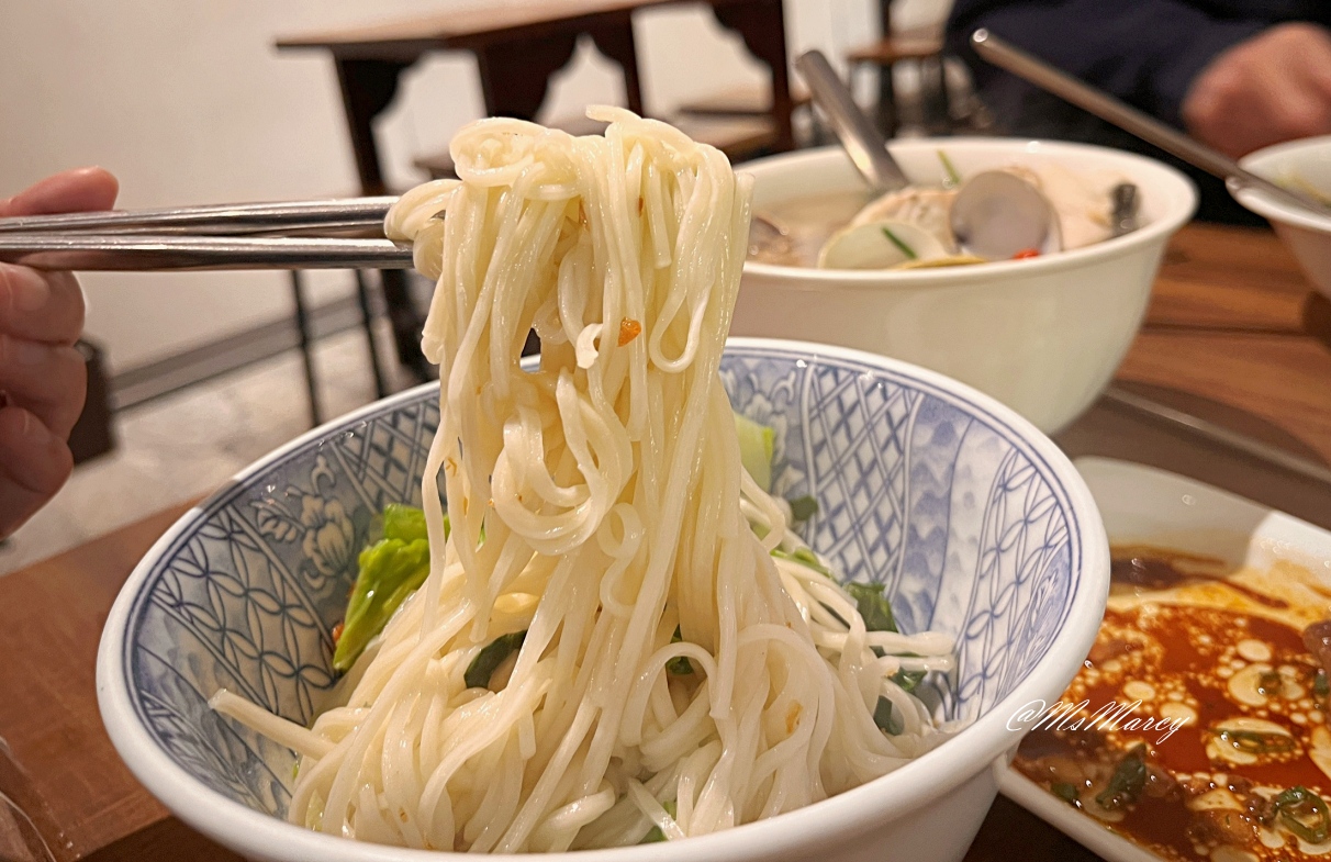 新店區公所美食│超人鱸魚：米其林必比登推薦真實評論&菜單