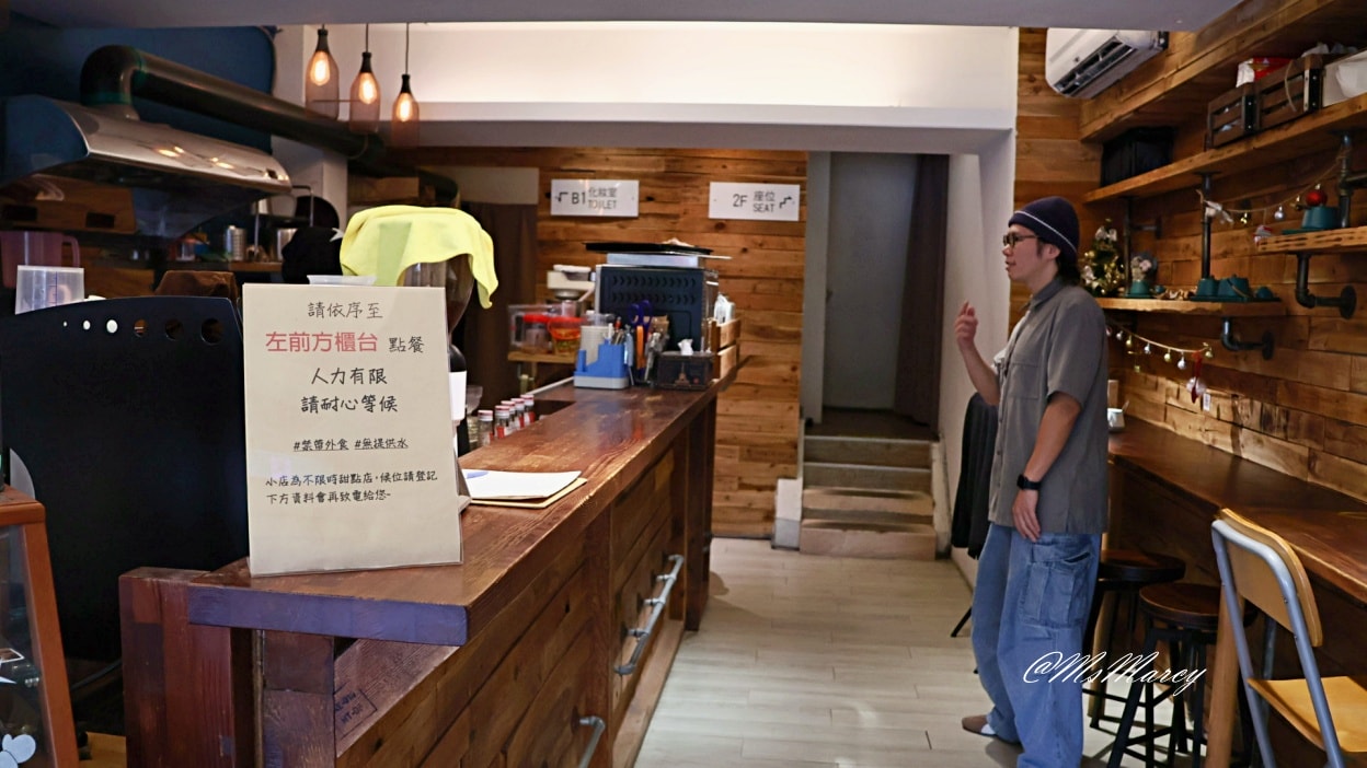 中山不限時甜點｜漫拾評論：草莓泡芙和可愛店狗