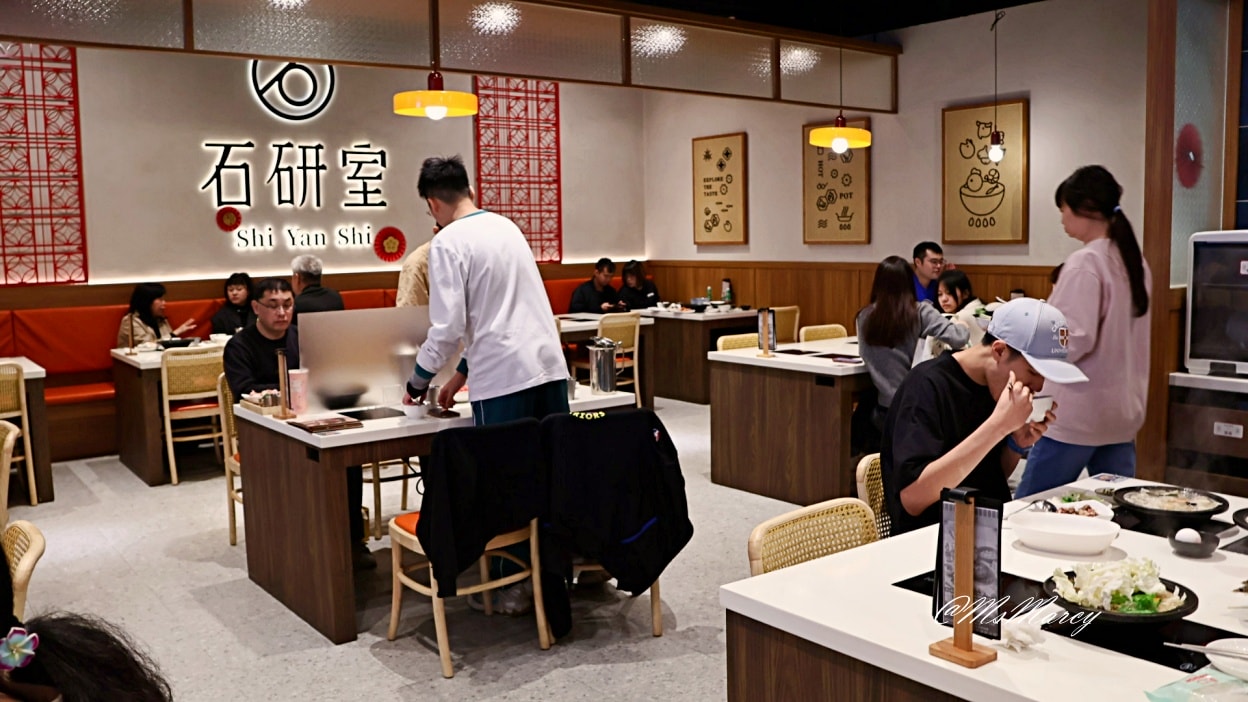 裕隆城火鍋推薦｜石研室爆炒石頭火鍋評論：桌邊爆炒台式鍋底菜單