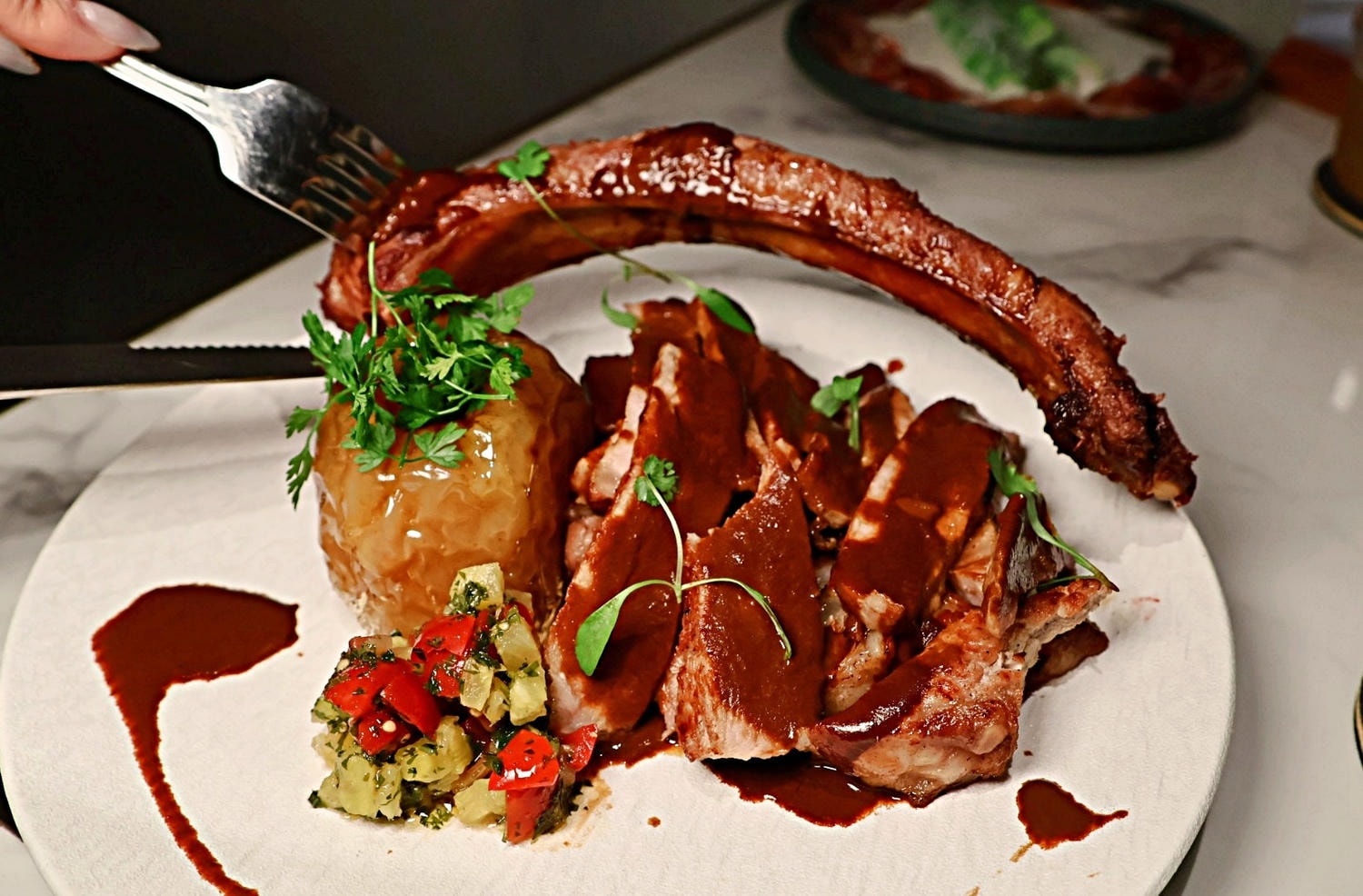 緩緩FABULA Fusion Cuisine & Bar 評論&菜單：金曲歌后孫盛希打造的東區藝廊無國界美食餐廳