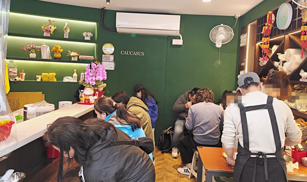 忠孝敦化平價美食|湯之味海鮮麵評論:上班族午餐排隊店 - 第3張圖 忠孝敦化平價美食|湯之味海鮮麵評論:上班族午餐排隊店