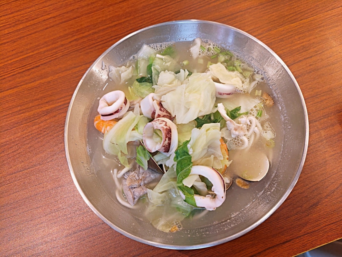 忠孝敦化平價美食|湯之味海鮮麵評論:上班族午餐排隊店 - 第6張圖 忠孝敦化平價美食|湯之味海鮮麵評論:上班族午餐排隊店