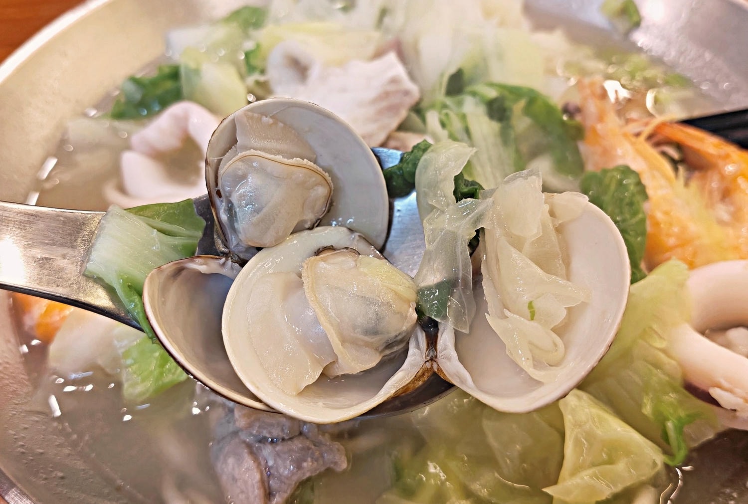 忠孝敦化平價美食|湯之味海鮮麵評論:上班族午餐排隊店 - 第7張圖 忠孝敦化平價美食|湯之味海鮮麵評論:上班族午餐排隊店