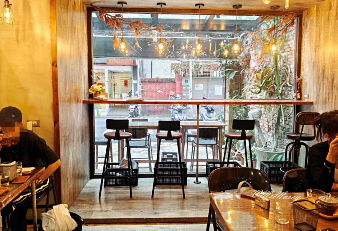Remember Me_記得我．café評論｜台北小巨蛋深夜咖啡館，營業至凌晨兩點的文青寵物友善