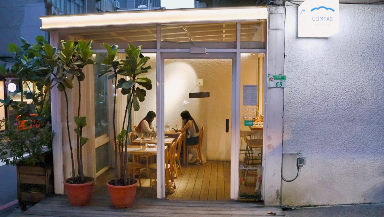 松山區義大利麵推薦｜康帕斯義麵屋Compas Pasta House：市民大道玻璃屋手工生麵餐廳